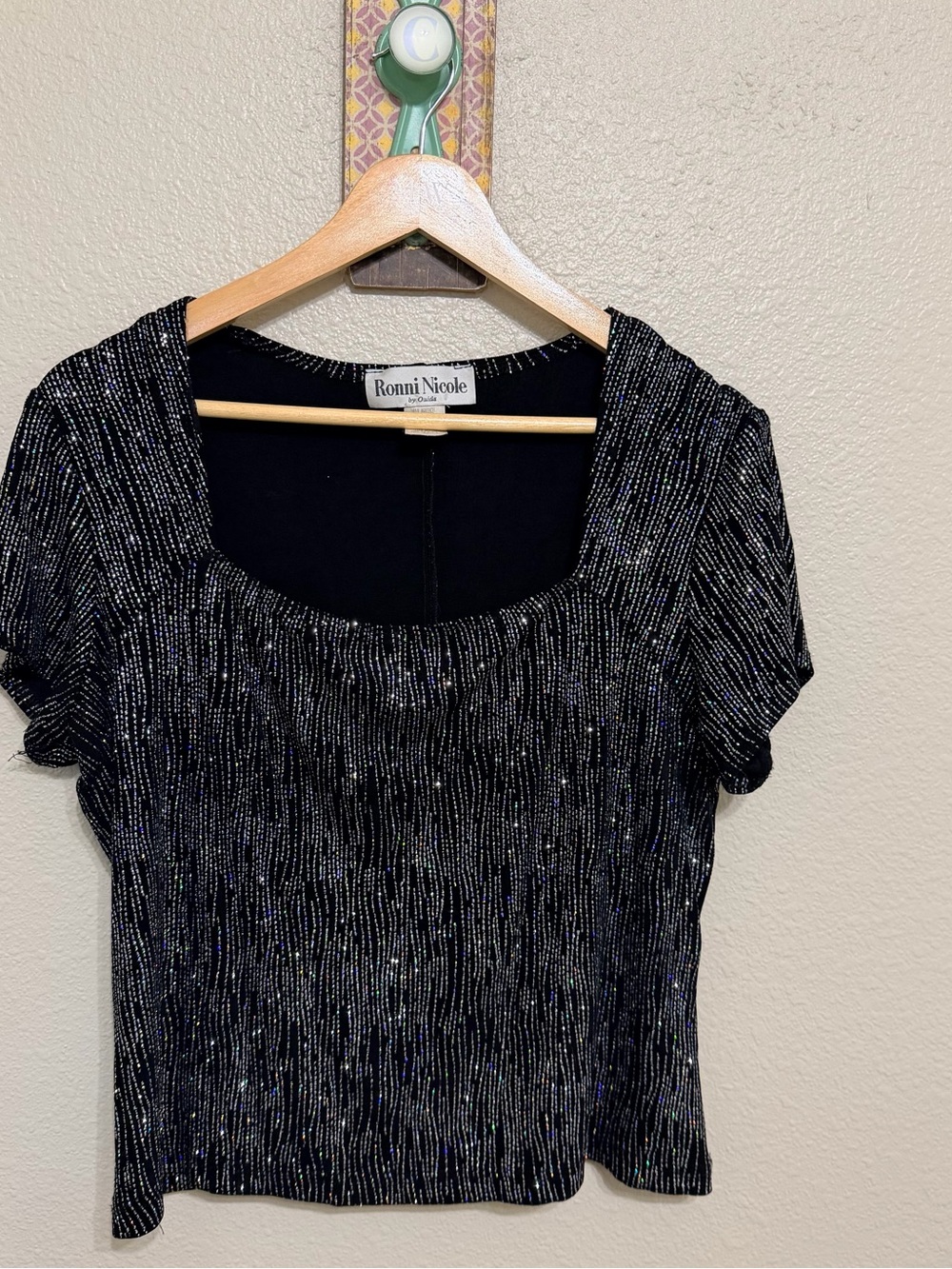 Ronni Nicole Black Metallic Sparkle Short Sleeve Top
